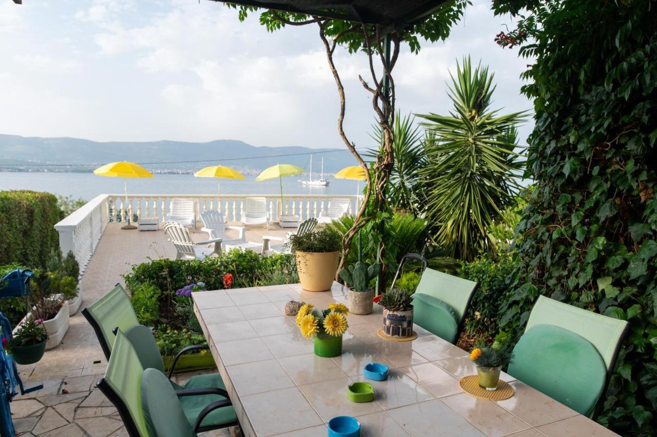 Villa Fjaba - By The Sea - With The Big Terraces & Great Sea View Трогир Экстерьер фото