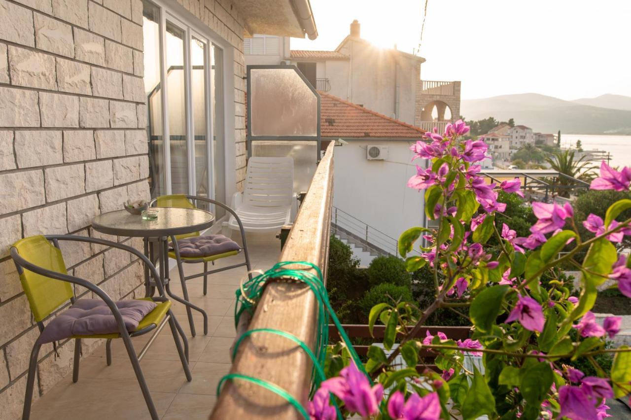 Villa Fjaba - By The Sea - With The Big Terraces & Great Sea View Трогир Экстерьер фото